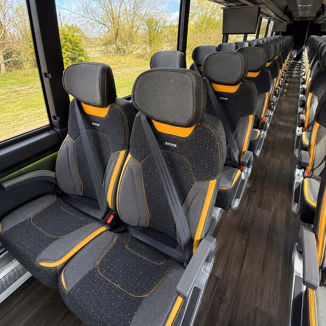 vacaville groups rely on charter bus rentals for sacramento airport transfers